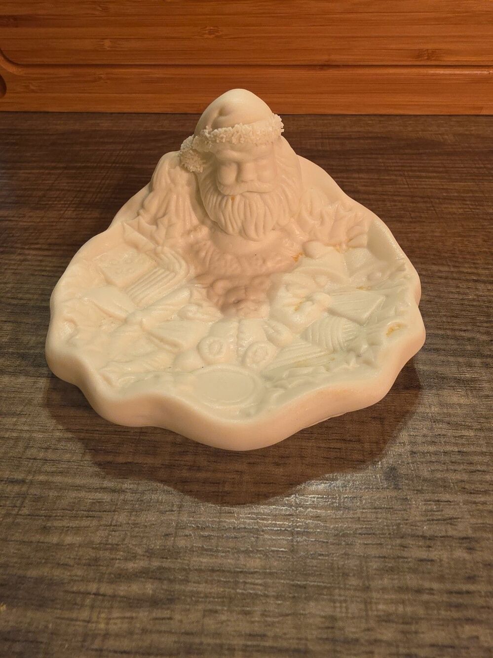 Santa Dish - Picture 2 of 6